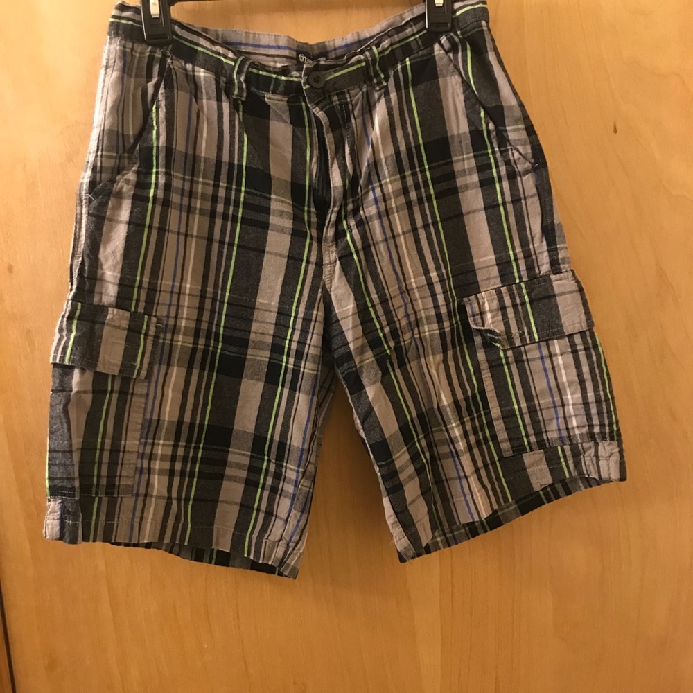 Men's size 32 Revolution cargo shorts plaid print